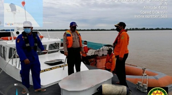 Tim gabungan saat melakukan pencarian di sekitar TKP