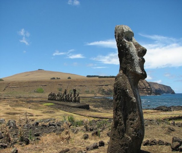 Ilustrasi Patung Moai (Foto: Istimewa/internet)