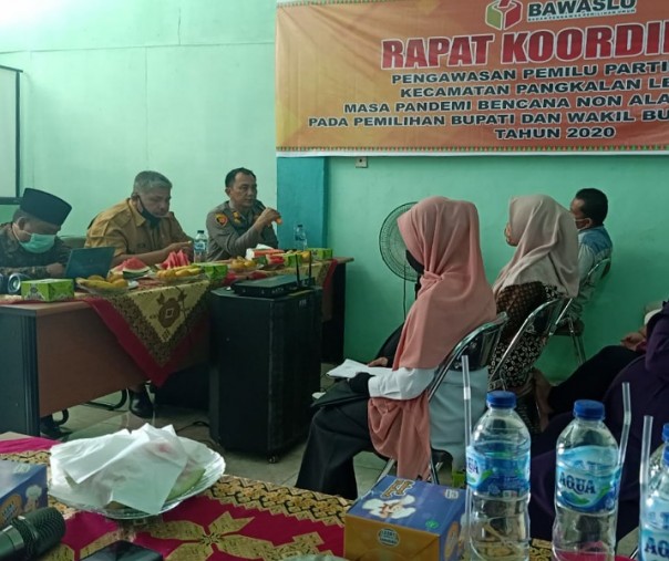 Kapolsek Pangkalan Lesung AKP Nazaruddin saat menghadiri Rapat Koordinasi Pengawasan Pemilu Partisipatif, Selasa (20/10/2020). Foto: Istimewa.