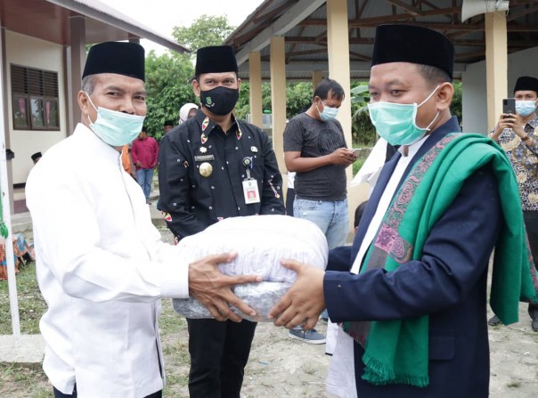 Sederhana, Pjs Bupati Siak Indra Agus pimpin Upacara Hari Santri di Ponpes Nurul Furqon/R24