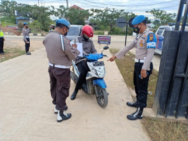 13 Personil Polres Rohul Terjaring Gaktiplin Disuruh Push Up/R1