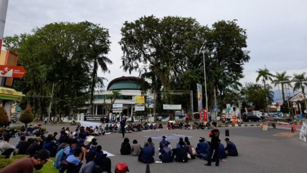 Mahasiswa di Padang Minta Dukungan Petisi Tolak UU Ciptaker/Langgam