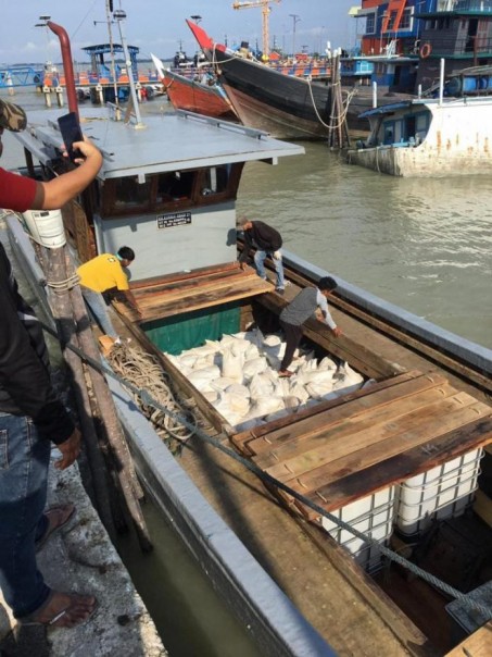 Kapal Penyeludup Pasir Timah Ditangkap/Suryakepri