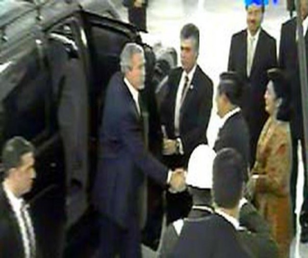George W. Bush tiba di Istana Bogor (Foto: Istimewa/internet)