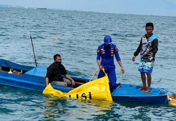 Mayat Mengunakan Celana Pendek Ditemukan Nelayan di Perairan Bintan Utara