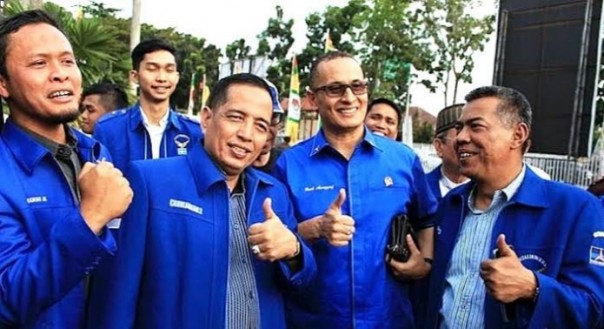 Ketua DPD Demokrat Riau, Asri Auzar bersama jajaran pengurus Parta Demokrat