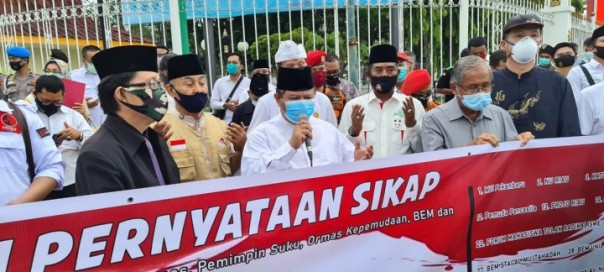 Tolak Radikalisme, Puluhan Organisasi Kemasyarakatan dan Mahasiswa Demo di Depan Kantor Gubri