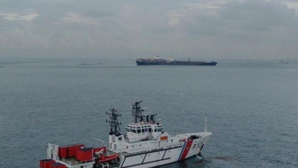 Cargo Berbendera Cyprus Kandas di Selat Singapura