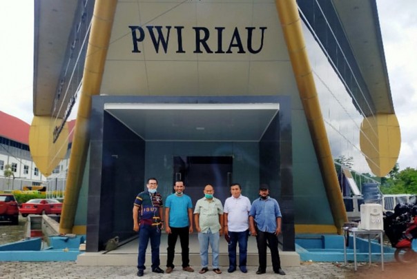 Panpel Konferkab PWI Inhu saat berada di PWI Riau