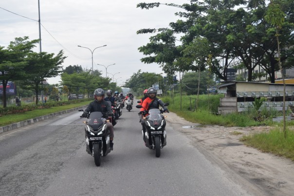 Komunitas Honda ADV 150 Pekanbaru dalam kegiatan ADV Urban Exploride