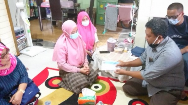 Ahli Waris Almarhum Mohammad Moralis Terima Santunan dari PWI Riau Peduli 
