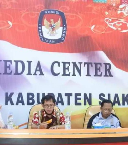Ketua Komisi Program data dan Informasi KPU Siak Wan Firdaus