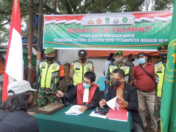 Pelaksanaan sidang di tempat bagi pelanggar Protkes di Inhil