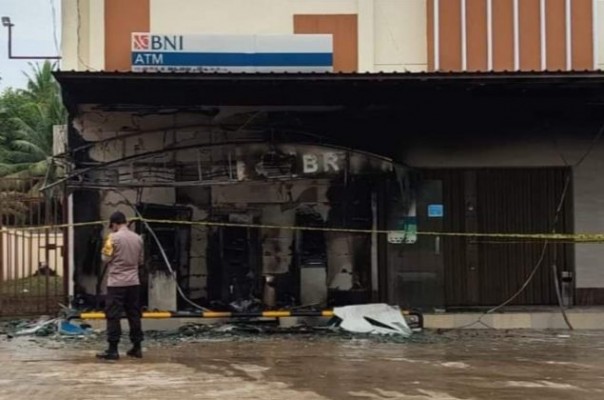 ATM Centre terbakar di karimun Kepri/suryakepri