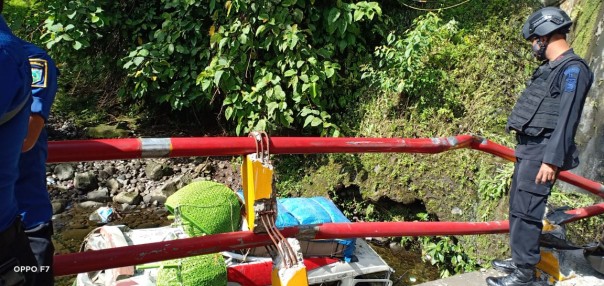 Mobil maauk ke sungai saat kecelakaan di lembah anai, foto medsos