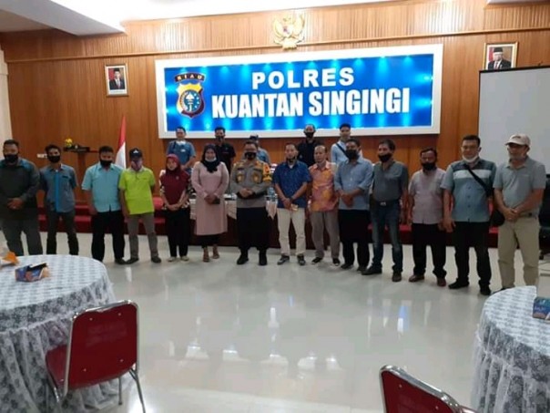 Kapolres Kuansing AKBP Henky Poerwanto SIK MM saat Konferensi Pers dengan wartawan di Kuansing/R24