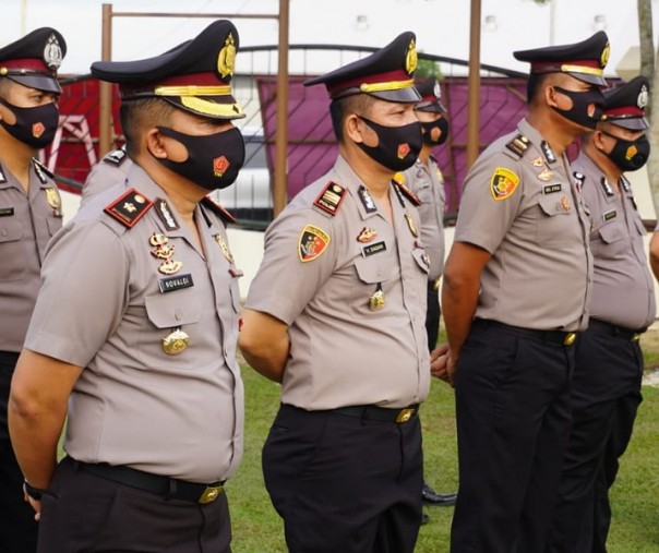 Inilah perwakilan perwira dan bintan Polres Pelalawan saat upacara kenaikan pangkat, Senin (4/1/2021). Foto: Polres Pelalawan.