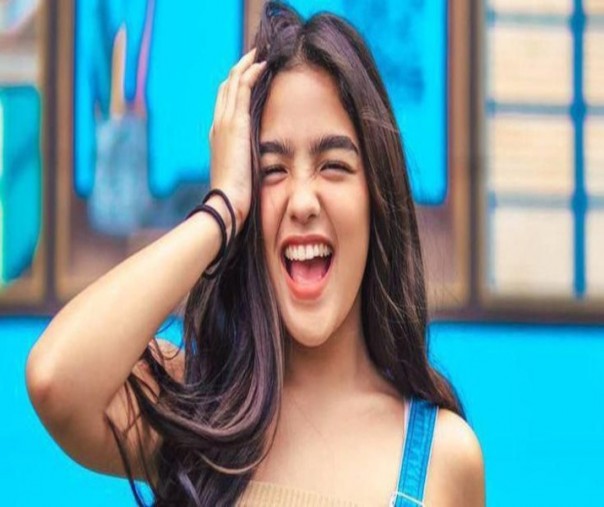 Ilustrasi wanita menggunakan lipstik (Foto: Istimewa/Beautynesia)