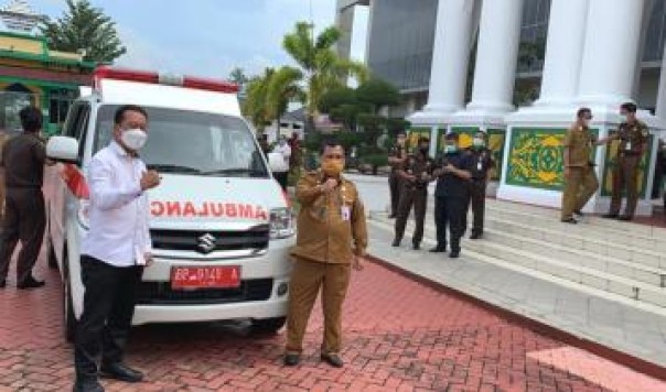 Kejati Kepri Terima Hibah Mobil Ambulans dari Pemprov Kepri/presmedia