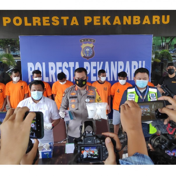 Jumpa pers terkait pengungkapan narkotika jaringan internasional oleh jajaran Polresta Pekanbaru