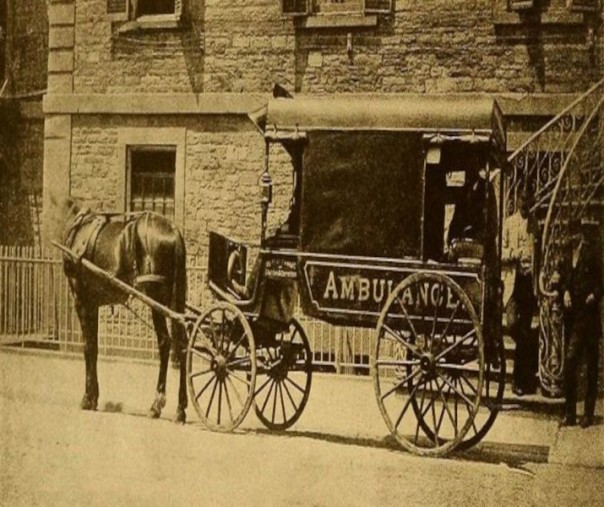 Ambulans pertama di dunia (Foto: Istimewa/Medium.com)