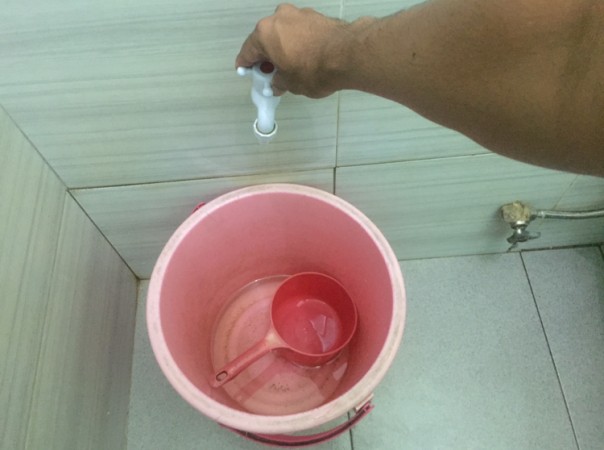 (Saluran keran air bersih di salah satu ruang perawatan Tulip RSUD Arifin Ahmad mati)