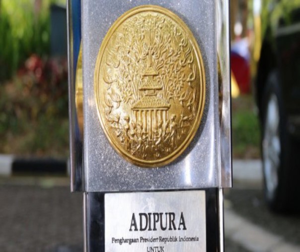 Piala Adipura (Foto: Istimewa/internet)
