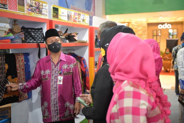 Saat peresmian Gerai UMKM Riau