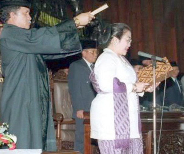 Megawati dilantik menjadi presiden (Foto: Istimewa/internet)