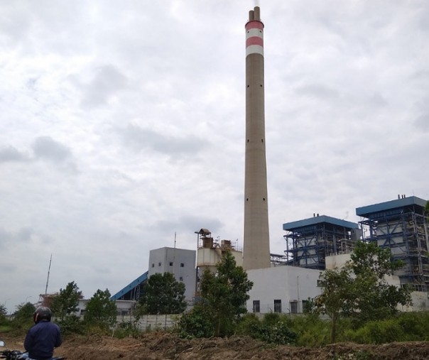 PLTU Tenayan Raya, salah satu pembangkit listrik yang beroperasi di Kawasan Industri Tenayan Pekanbaru. Foto: Surya/Riau1.