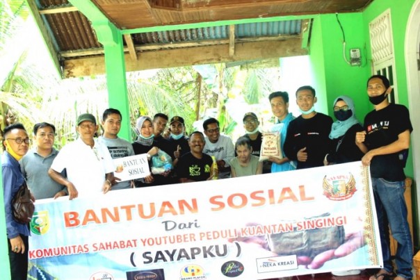 Komunitas Sayapku Salurkan Sembako untuk Jompo di Kuansing