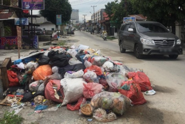 Tumpukan sampah di Jalan Kota Pekanbaru/N24