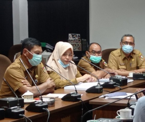 Rapat DLHK dan DPRD Pekanbaru terkait pengelolaan sampah/R24