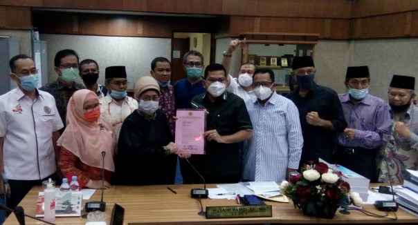 FKPMR serahkan pernyataan sikap pada DPRD Riau