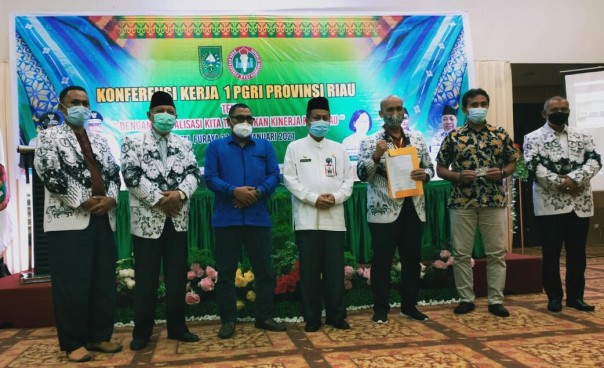 Usai pembukaan konferensi kerja PGRI Riau
