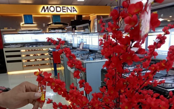 Pohon Angpao MODENA Indonesia di Batam Plaza Pekanbaru