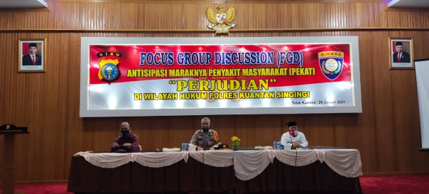 Kapolres, Kasat Reskrim, Tokoh Agama saat menggelar FGD/Zar