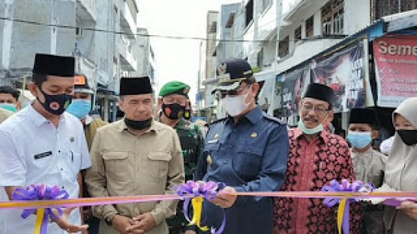 Bupati bersama Ketua DPRD Inhil meresmikan jembatan/fahrin