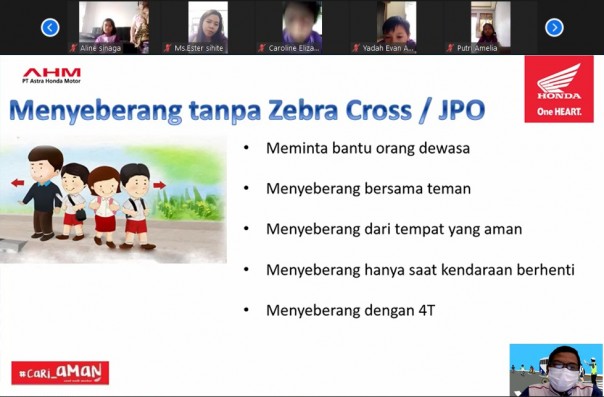 Instruktur Safety Riding Capella Honda Riau, Steven Vhs memberikan materi dalam webinar safety riding