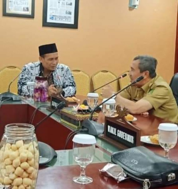 Gubri Syamsuar bersama Ketua PGRI Riau Syafi'i