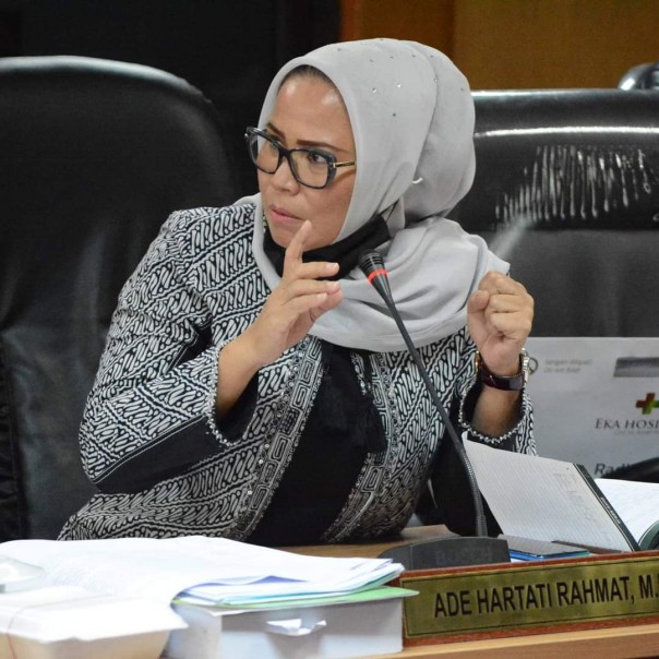 Anggota DPRD Riau, Ade Hartati