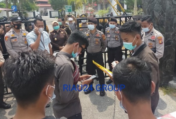 Dugaan Korupsi KONI Bengkalis, Mahasiswa Demo Minta Kejari Kerja Serius 