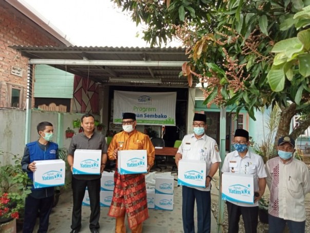 40 Paket Sembako Dibagikan Rumah Yatim Riau di Sialang Rampai
