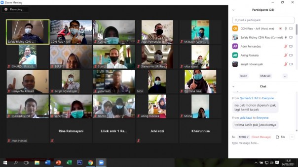 Instruktur Safety Riding Capella Honda Riau, Arif Rahman Hakim saat menggelar webinar safety riding diikuti puluhan guru SMKN 1 Rambah
