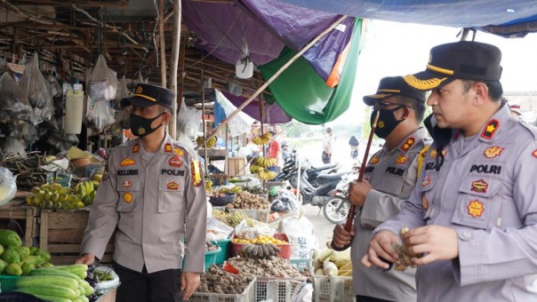 Pos PPKM Di Pasar Tuah Serumpun Perawang Dikunjungi Kapolres Siak