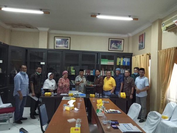Foto bersama usai Anggota DPR RI Achmad mengelar diskusi dengan FKPMR