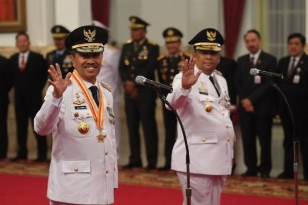 Syamsuar-Edy Natar ketika dilantik Presiden Jokowi