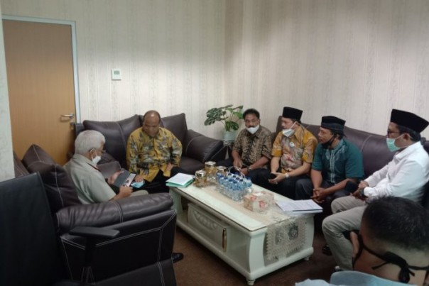 Yunus Huesin saat di kantor BPN Sumbar/jurnal 10