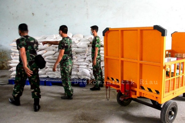 Garam di gudang penyimpanan Lanud Roesmin Nurjadin (foto: Diskominfo)