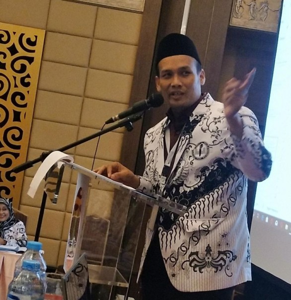 Ketua PGRI Riau, Dr Syafi'i